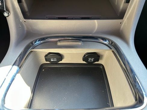 Used 2019 Dodge Grand Caravan SXT image 19