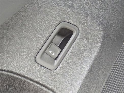 Used 2025 Volkswagen Atlas SE w/ Black Wheel Package image 12