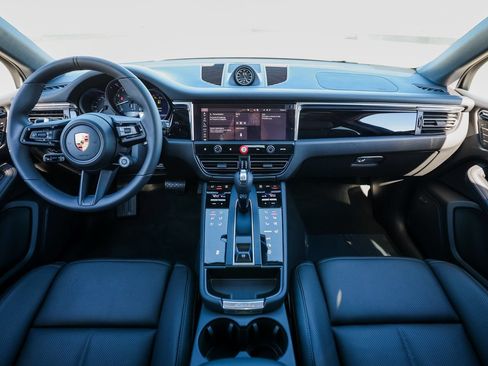 Certified 2026 Porsche Macan AWD/4WD image 24