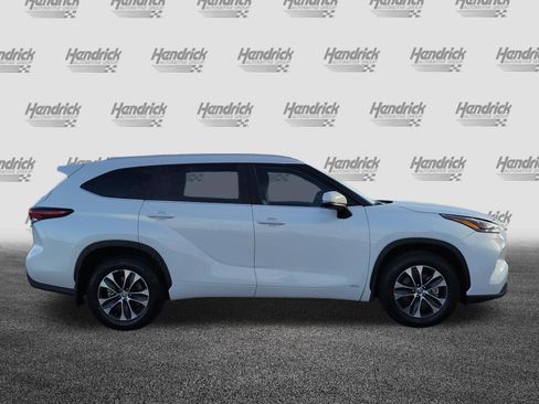 Used 2025 Toyota Highlander XLE AWD/4WD image 8
