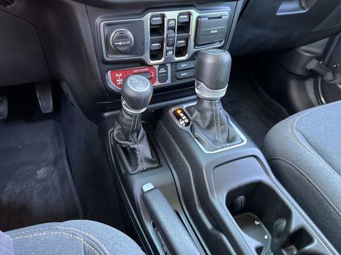 Used 2024 Jeep Gladiator Willys image 22