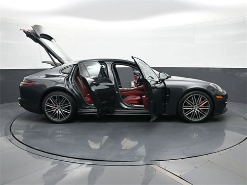 Used 2020 Porsche Panamera 4S image 33