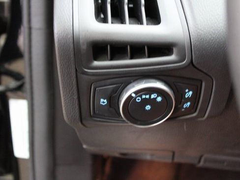 Used 2018 Ford Focus SE image 11