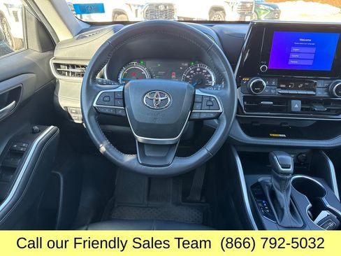 Certified 2023 Toyota Highlander XLE image 16