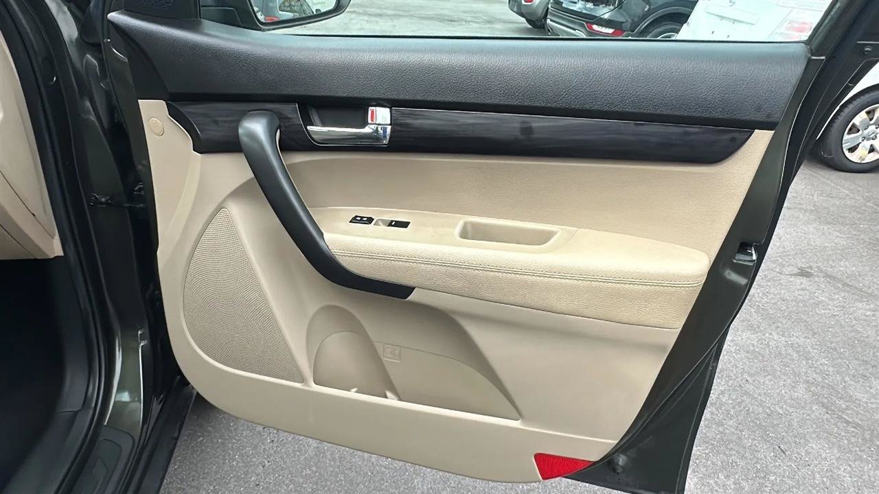 Used 2012 Kia Sorento FWD image 32