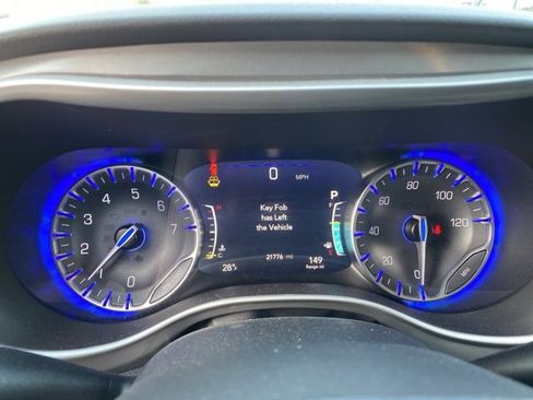 Certified 2025 Chrysler Pacifica Select image 20