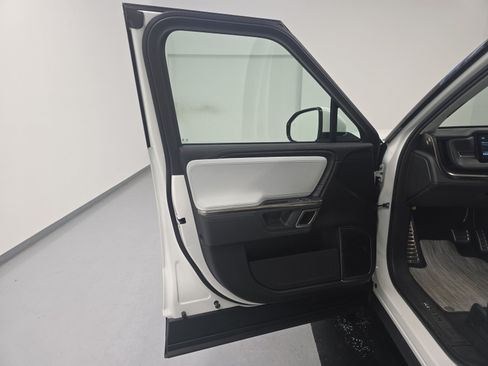 Used 2024 Rivian R1S Adventure AWD/4WD image 16