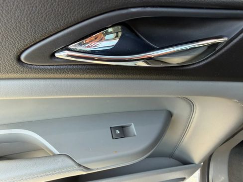 Used 2011 Cadillac SRX Luxury FWD image 16