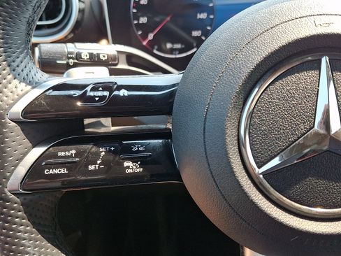 Used 2024 Mercedes-Benz GLC 300 4MATIC image 20