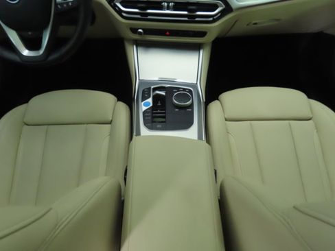 Used 2023 BMW i4 eDrive35 image 17