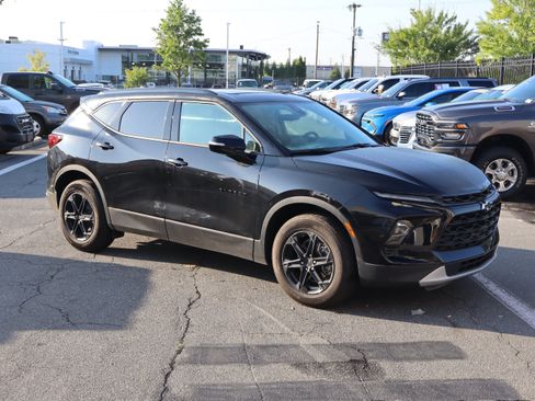 Used 2023 Chevrolet Blazer LT w/ Sound & Technology Package AWD/4WD image 2