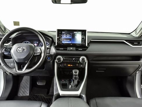 Used 2021 Toyota RAV4 XLE Premium image 16