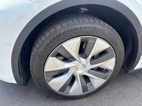 Used 2021 Tesla Model Y Long Range AWD/4WD image 9