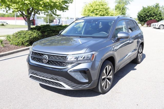 Used 2022 Volkswagen Taos SE w/ Panoramic Sunroof Package AWD/4WD image 8