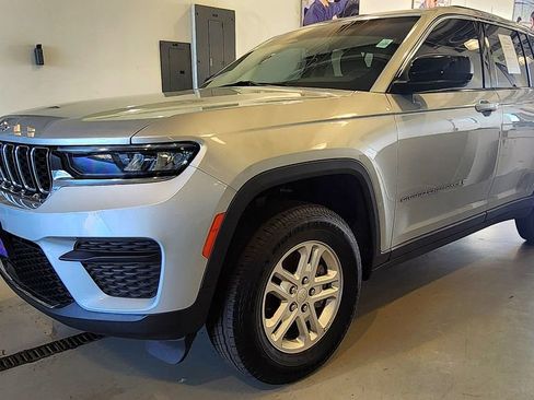 Used 2023 Jeep Grand Cherokee Laredo AWD/4WD image 4