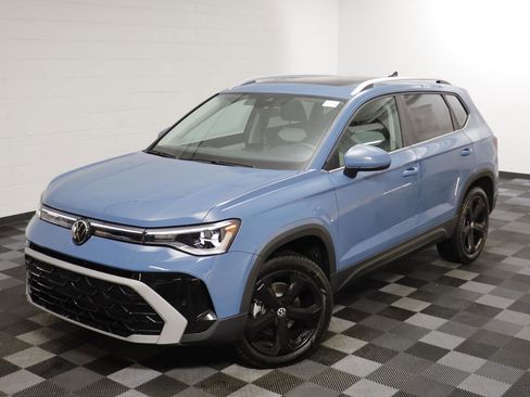 New 2026 Volkswagen Taos SEL image 2