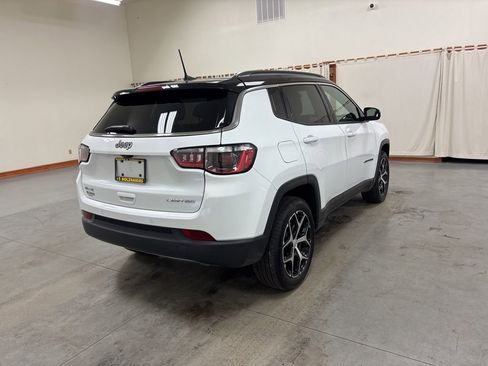 Used 2024 Jeep Compass Limited image 8