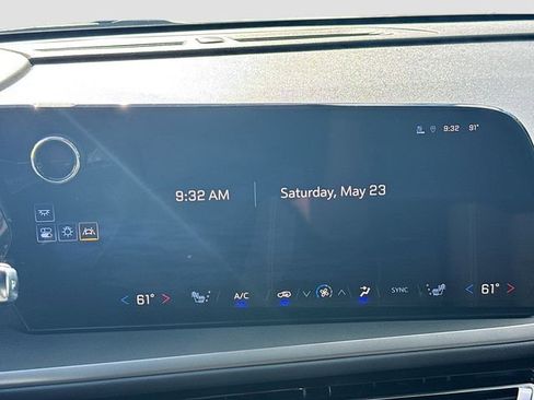 Used 2024 Chevrolet Traverse LS FWD image 14