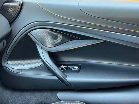 Used 2025 McLaren 750S Spider RWD image 37