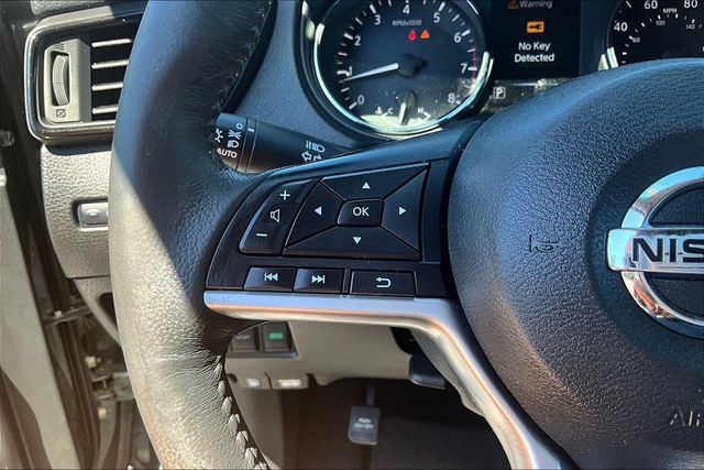 Used 2017 Nissan Rogue SV AWD/4WD image 11
