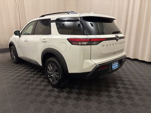 Used 2025 Nissan Pathfinder SV image 7