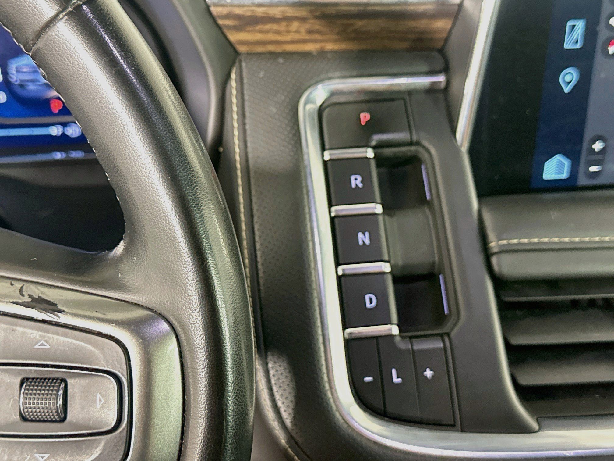 Used 2023 Chevrolet Suburban Premier AWD/4WD image 25