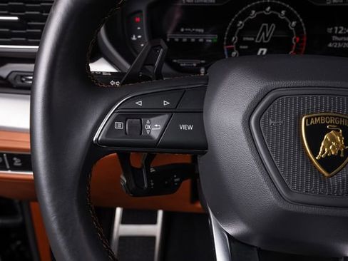 Used 2022 Lamborghini Urus AWD/4WD image 44