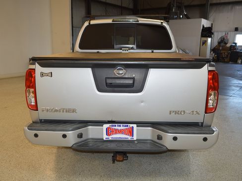 Used 2018 Nissan Frontier PRO-4X AWD/4WD image 4
