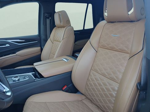 Used 2022 Cadillac Escalade Sport w/ Touring Package AWD/4WD image 21