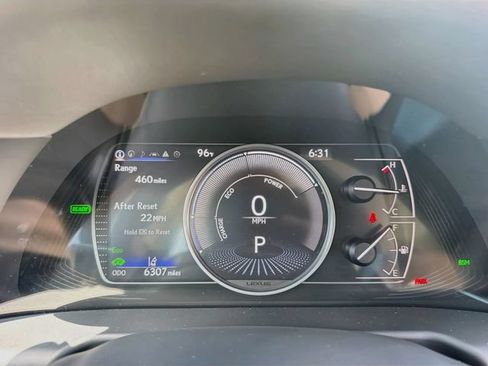 Used 2025 Lexus ES 300h w/ Premium Package FWD image 40