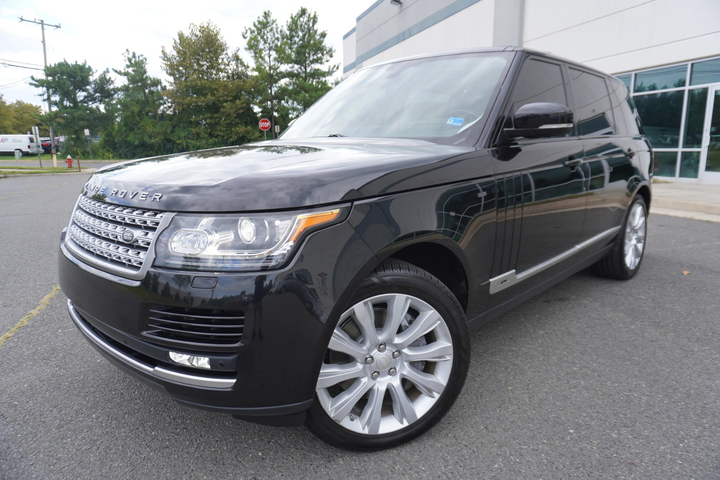 Used 2015 Land Rover Range Rover Long Wheelbase Supercharged AWD/4WD image 3