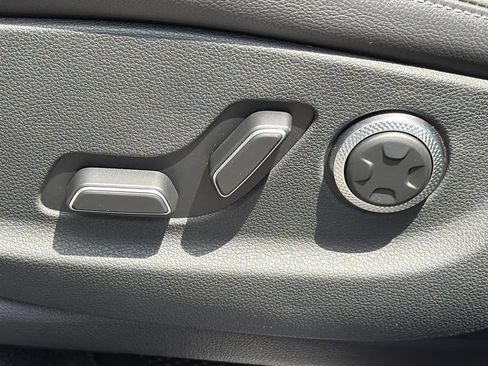 Certified 2026 Genesis GV70 2.5T AWD/4WD image 19