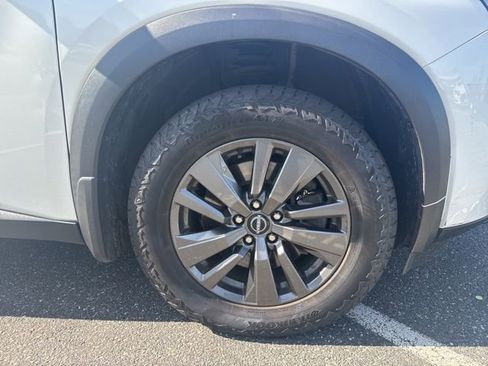 Used 2022 Nissan Pathfinder SV image 31