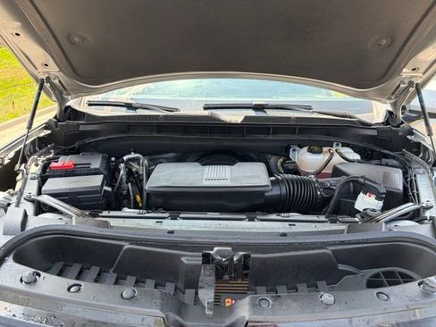 Used 2025 Chevrolet Suburban Z71 AWD/4WD image 21