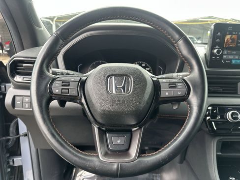 Used 2025 Honda Pilot TrailSport image 11