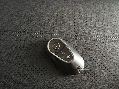 New 2025 Mercedes-Benz GLC 300 4MATIC image 36