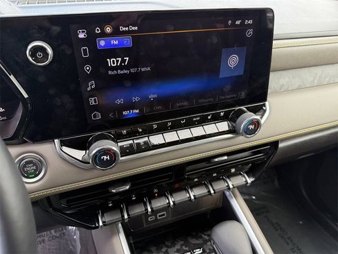 Used 2024 Chevrolet Colorado ZR2 w/ ZR2 Convenience Package III image 18