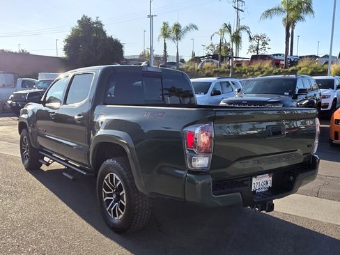 Used 2022 Toyota Tacoma TRD Sport image 3