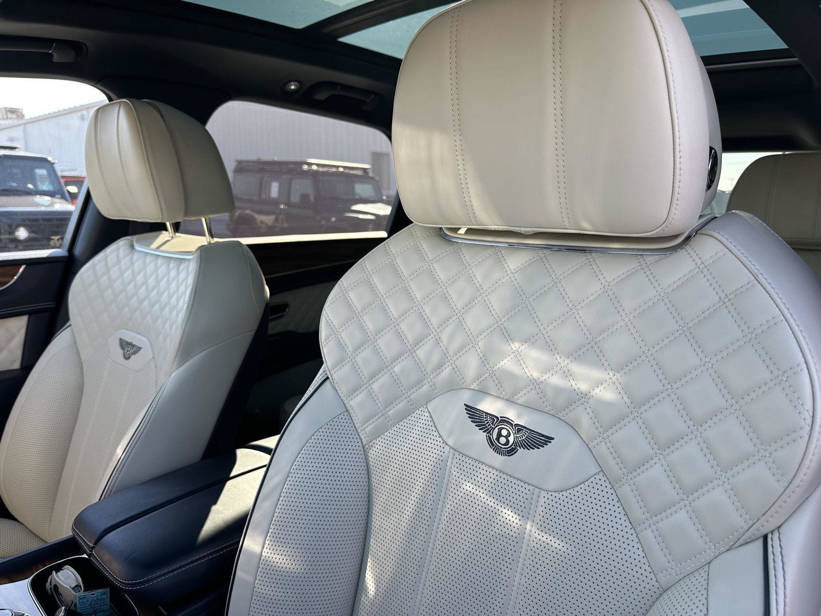 Used 2022 Bentley Bentayga AWD/4WD image 12