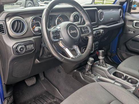 Used 2019 Jeep Wrangler Unlimited Sahara AWD/4WD image 33