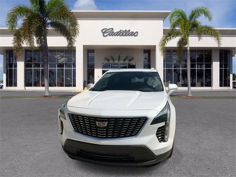 Certified 2023 Cadillac XT4 Luxury w/ Cold Weather Package image 5