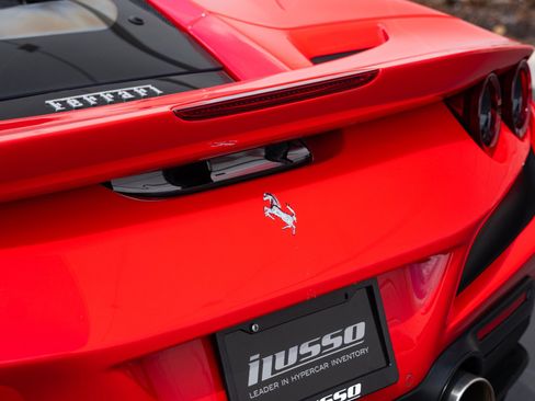 Used 2022 Ferrari F8 Tributo RWD image 32