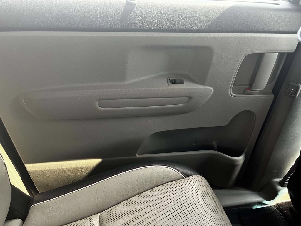 Used 2019 Kia Sedona EX w/ Paint Protection Package FWD image 12
