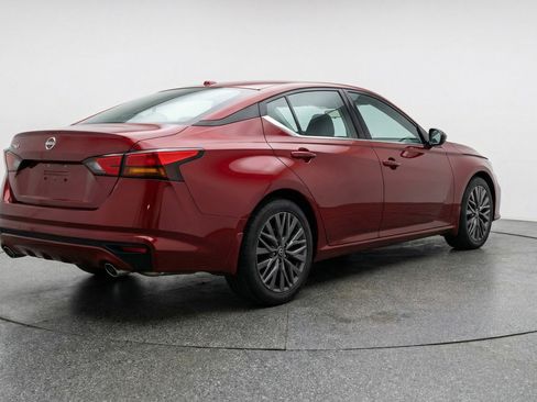 Used 2025 Nissan Altima 2.5 SV image 9