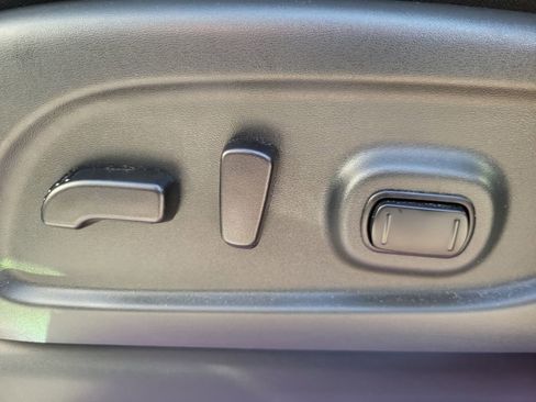 Used 2023 Nissan Titan PRO-4X w/ Pro-4x Convenience Package image 11