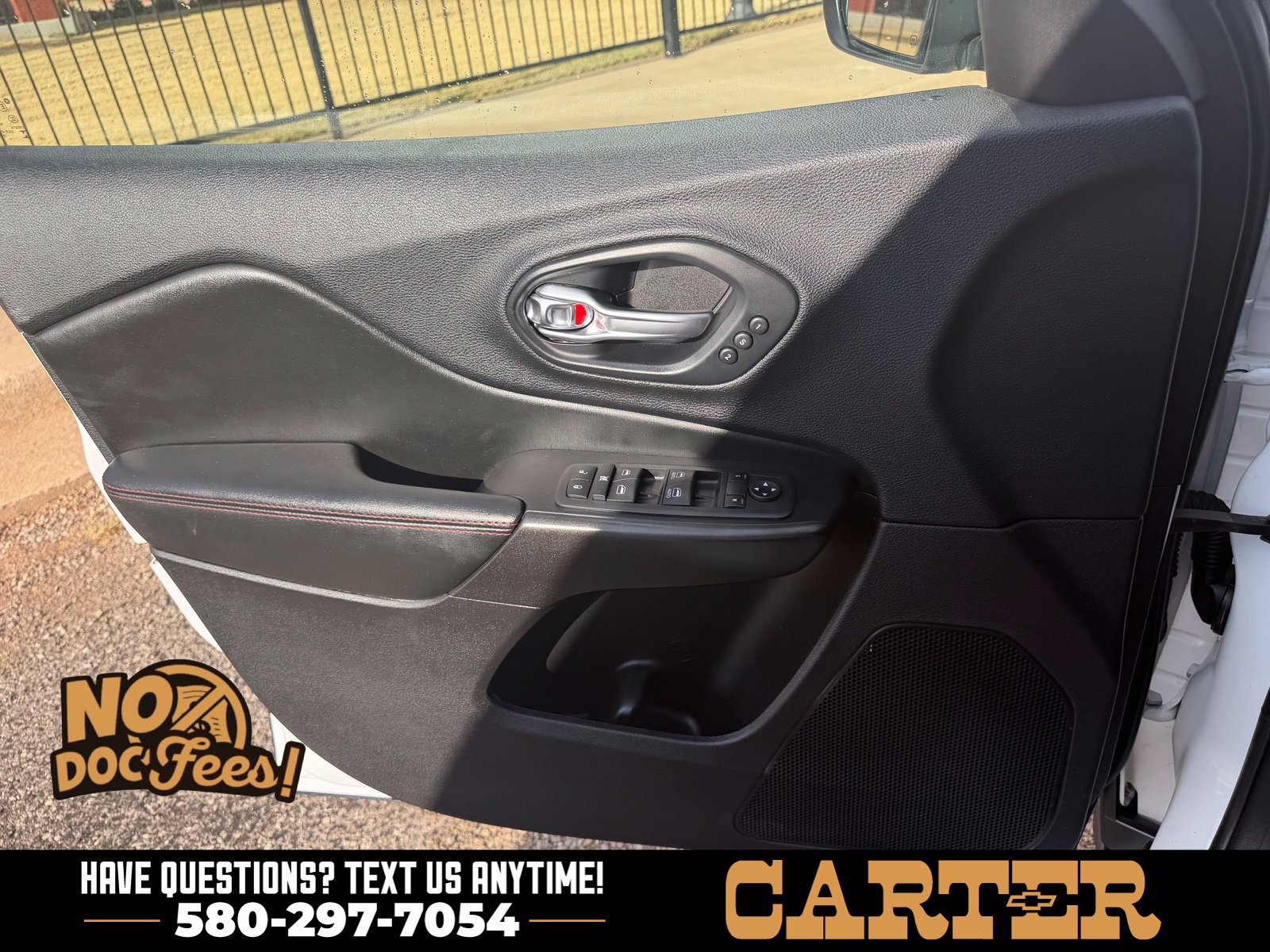 Used 2020 Jeep Cherokee Trailhawk AWD/4WD image 12