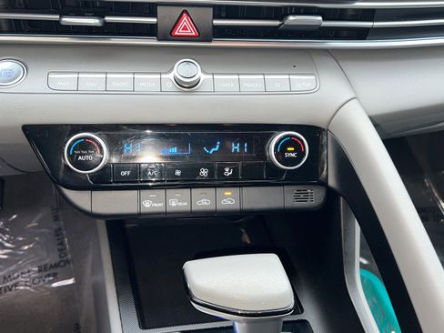 Certified 2024 Hyundai Elantra SEL image 11