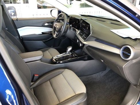 Used 2024 Chevrolet Trax LT w/ Driver Confidence Package image 46