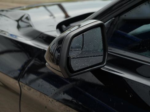 Used 2018 Ford Mustang Coupe image 9