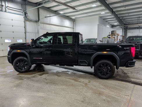 Used 2024 GMC Sierra 2500 AT4 w/ AT4 Preferred Package image 6